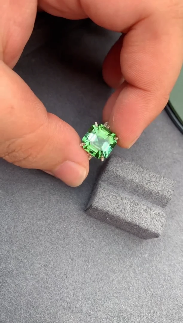 【闪购商品】碧玺戒指18K金镶嵌6.9ct绿碧玺戒指