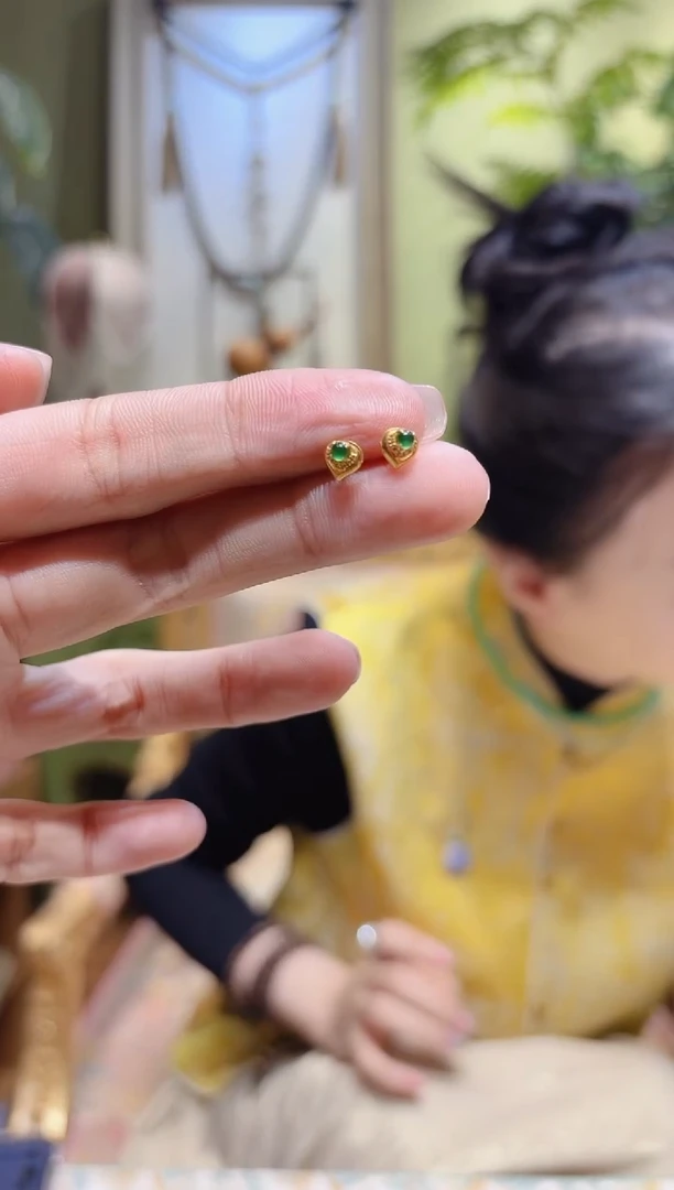 【闪购商品】翡翠耳饰18K金镶嵌翡翠耳骨钉