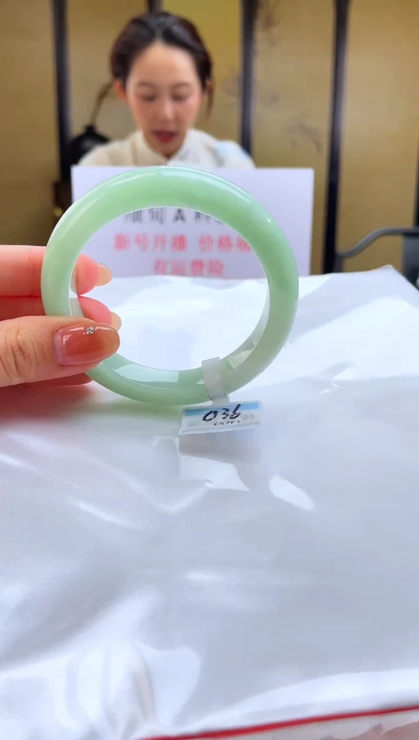 未镶嵌手镯翡翠退货标签需完好-036