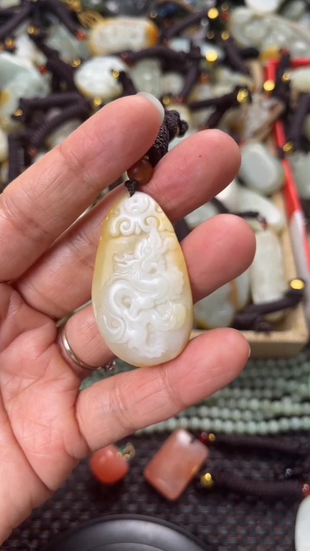 【闪购商品】和田玉颈饰未镶嵌多样性发货没有证书拍一发一有瑕