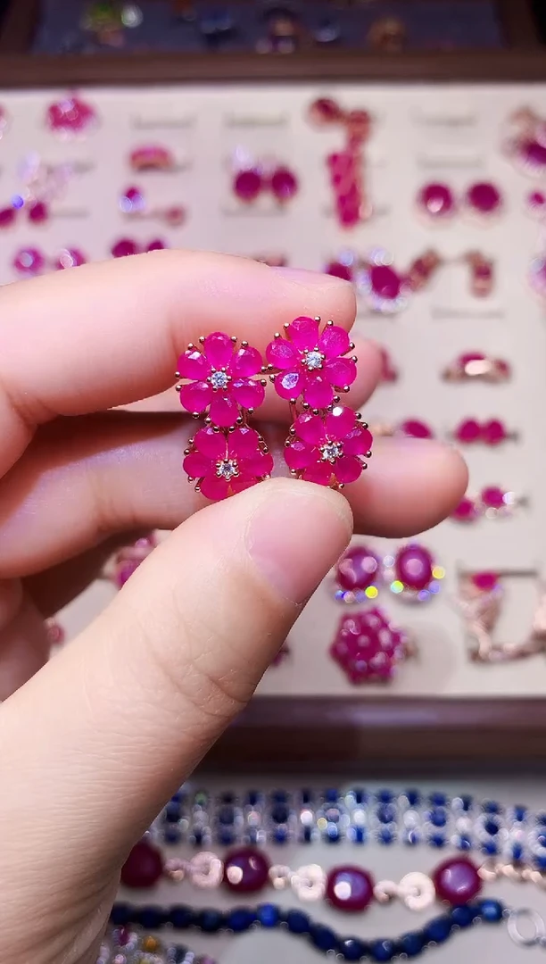 银S925镶嵌耳饰红宝石....