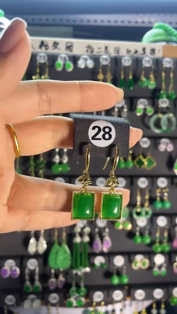 【闪购商品】翡翠耳饰银S925镶嵌28....