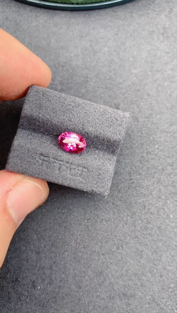 未镶嵌裸石定制蓝宝石1.5ct 热粉无烧粉蓝宝 定制