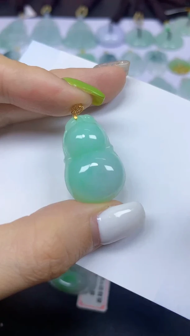 翡翠18K金镶嵌颈饰挂件