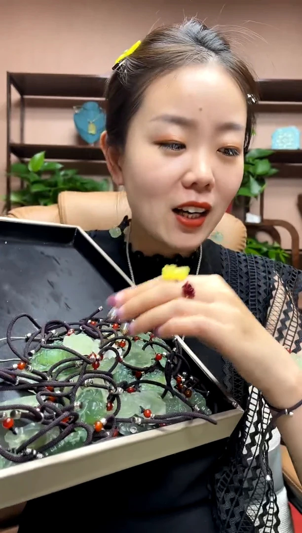 岫玉未镶嵌手牌多样性发货发其中之一