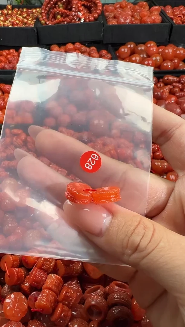 南红玛瑙未镶嵌颈饰1