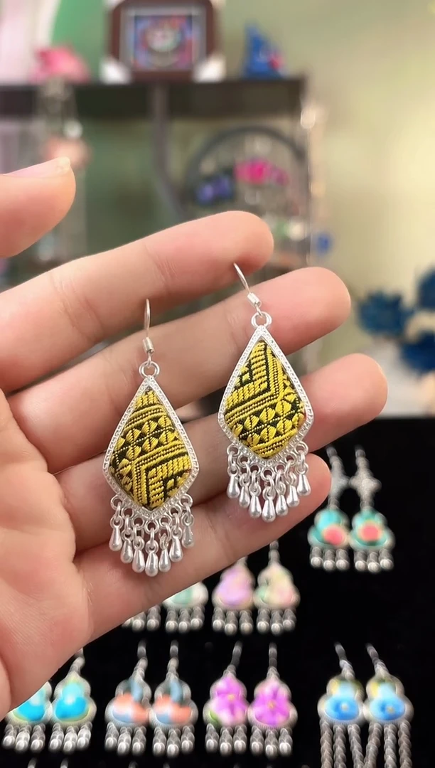 倾*彩云南阁非遗老绣苗银饰品734