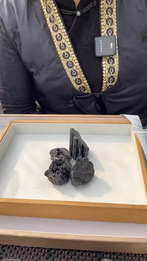 【闪购商品】碧玺原石未镶嵌黑碧玺原石200g（3-6块）随机发