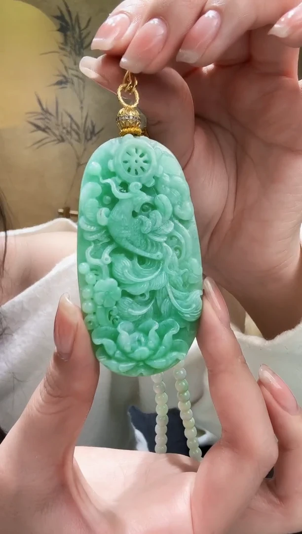 颈饰未镶嵌翡翠吊坠