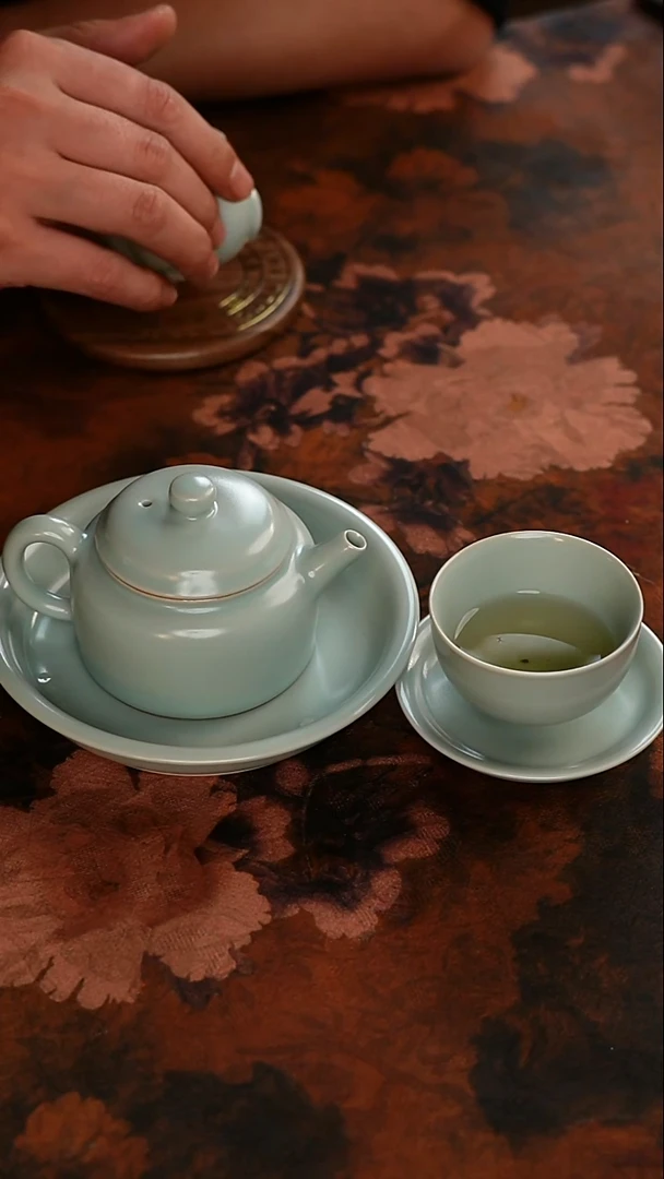 北溪堂德种壶配聆云杯-天青色