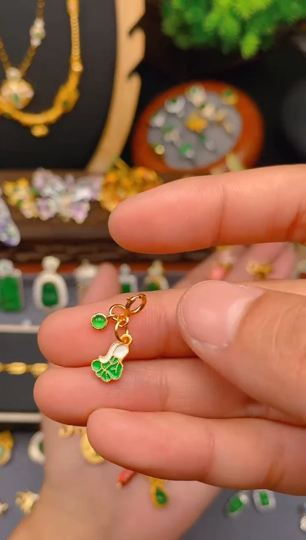 【闪购商品】翡翠吊坠(不含链)银S925镶嵌小白菜