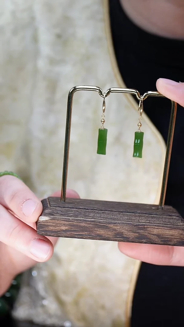 18K金镶嵌和田玉（碧玉）耳饰26