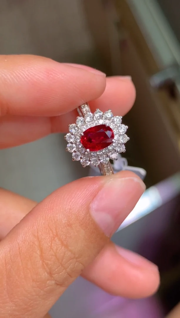 18K金镶嵌戒指红宝石1.02CT