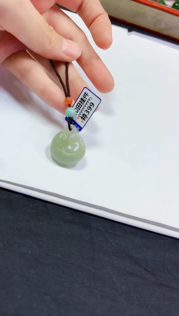 颈饰未镶嵌和田玉挂件