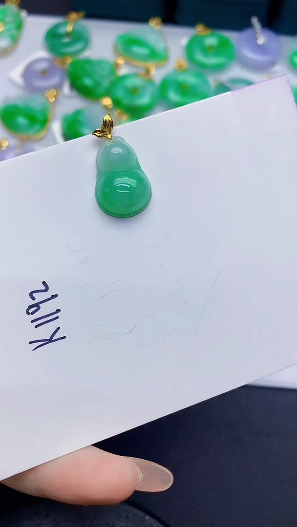 颈饰18K金镶嵌翡翠缅甸天然翡翠A货