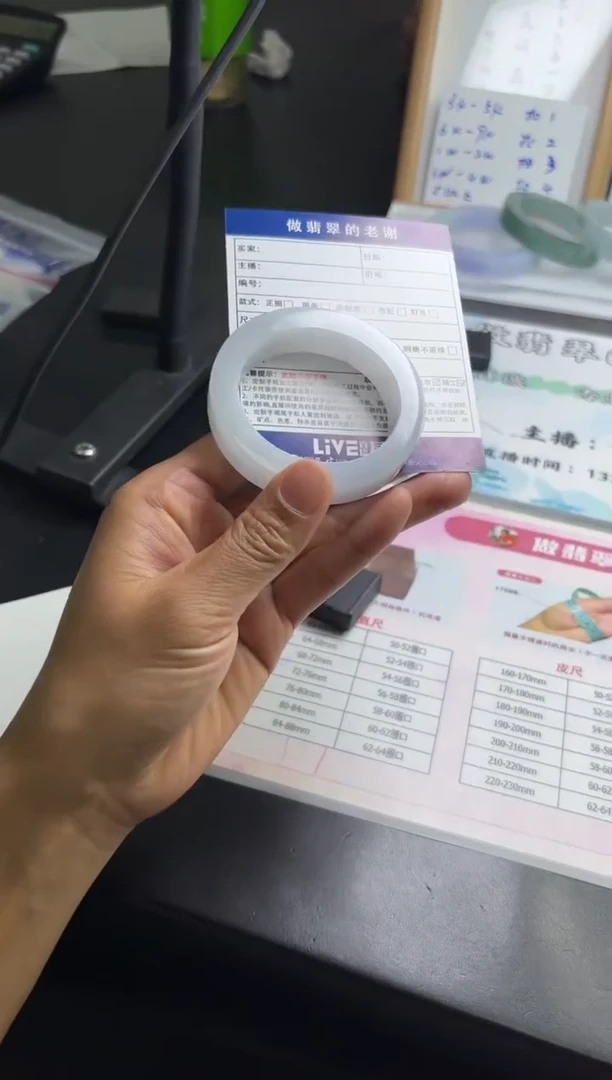 未镶嵌手镯定制翡翠凤**浪定制手镯不退不换