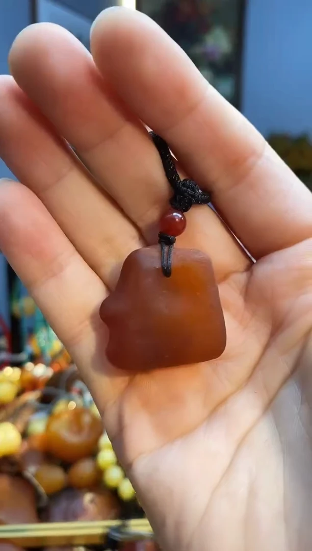 未镶嵌颈饰琥珀吊坠