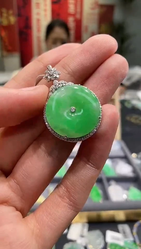 【闪购商品】翡翠吊坠(不含链)18K金镶嵌平安扣