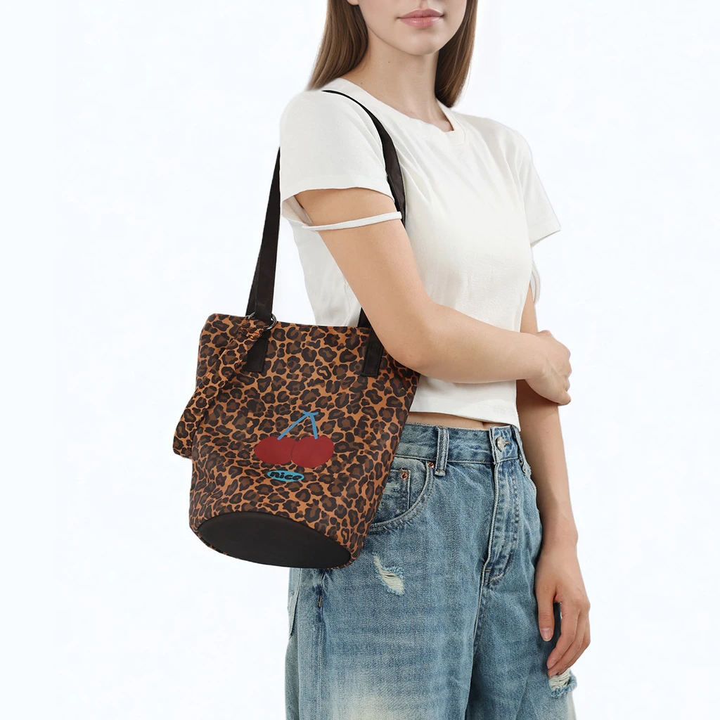 BeeGreen 插画师原创防水布艺单肩斜挎高级感时尚休闲百搭水桶包