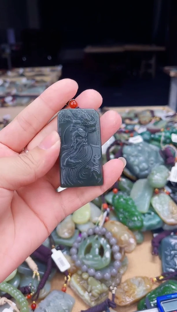 颈饰未镶嵌和田玉1