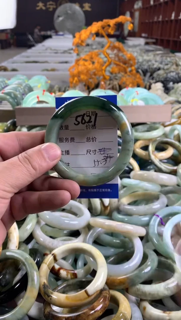 蛇纹石玉未镶嵌手镯5621