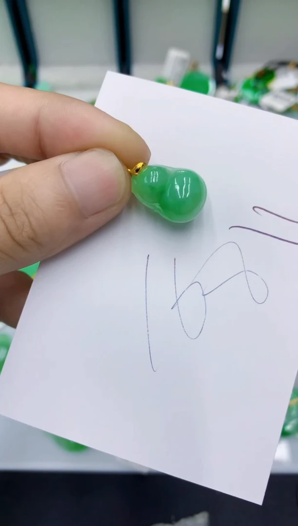 翡翠18K金镶嵌颈饰翡翠