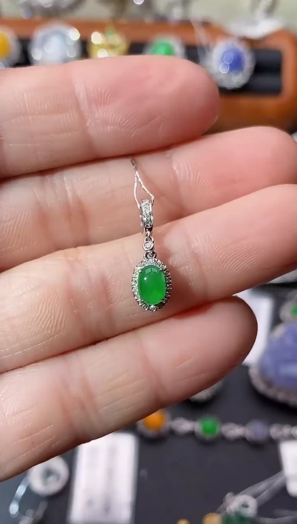 【闪购商品】翡翠吊坠(不含链)18K金镶嵌吊坠