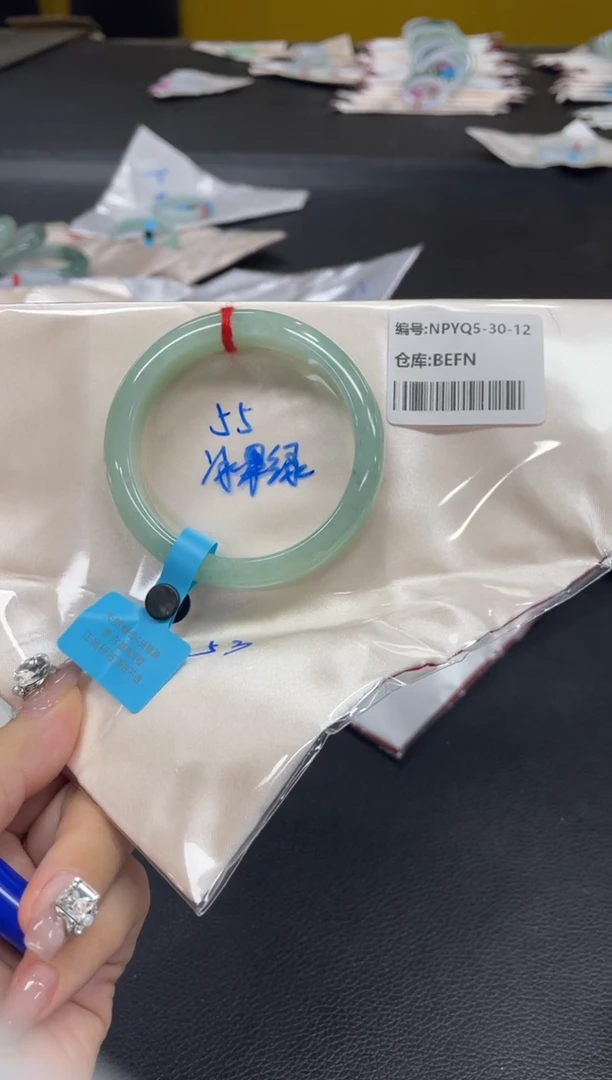 未镶嵌手镯翡翠ᜊ**羊翡翠手镯