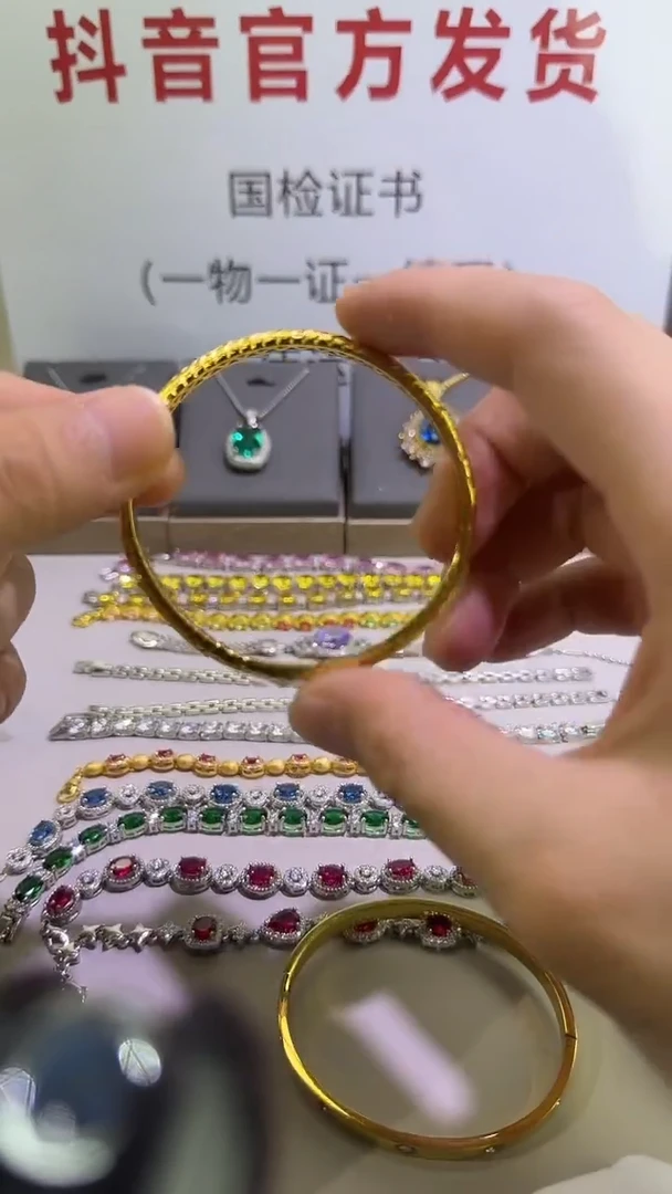 18K金镶嵌手镯钻石524