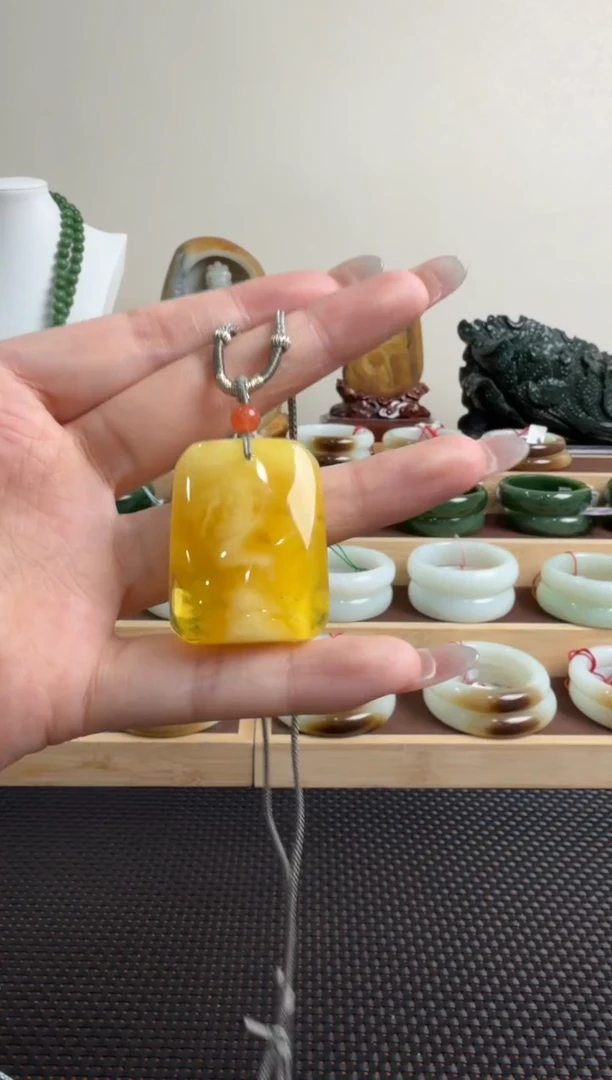 颈饰未镶嵌和田玉挂件