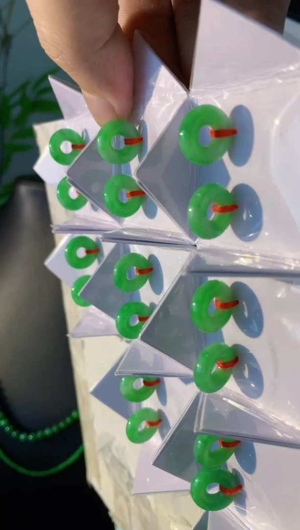 翡翠未镶嵌吊坠(不含链)多样性发货其中一对