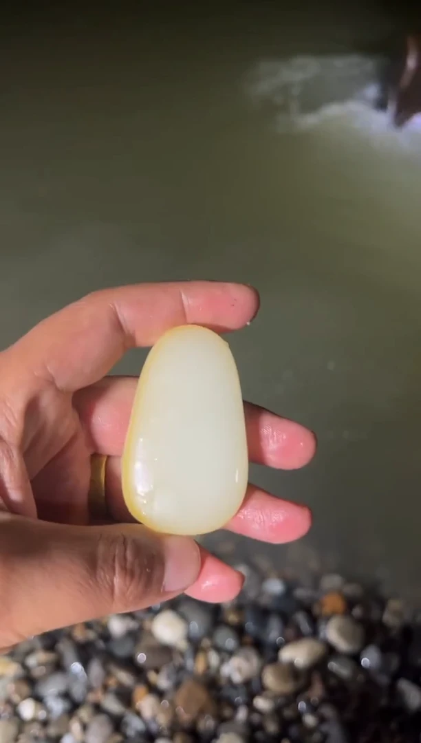 颈饰未镶嵌和田玉（糖玉）1