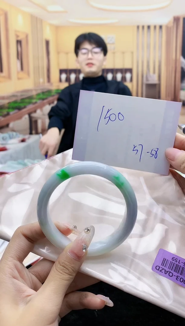 【闪购商品】翡翠手镯未镶嵌      H85-159