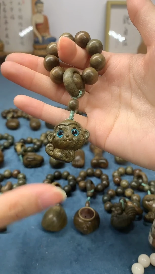 【闪购商品】维腊木（绿檀）把件 小猴子 盘玩件