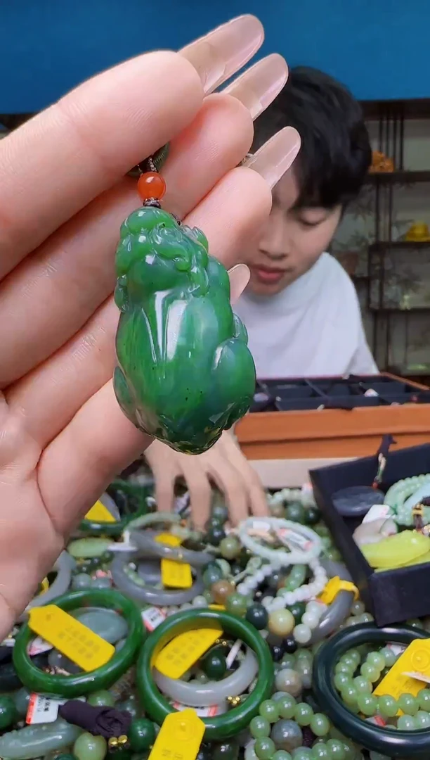 颈饰未镶嵌和田玉1