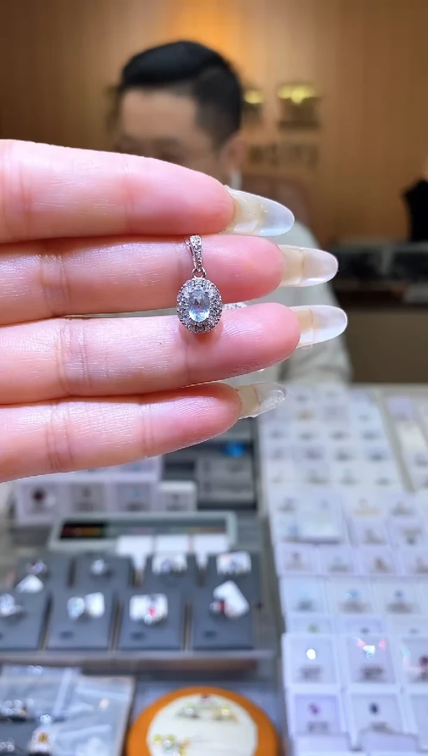 【闪购商品】海蓝宝石颈饰银S925镶嵌天然海蓝宝吊坠