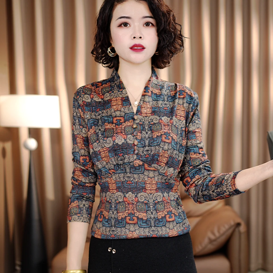 【正版】秋季新品V领气质立体印花显瘦网红设计感小衫打底衫