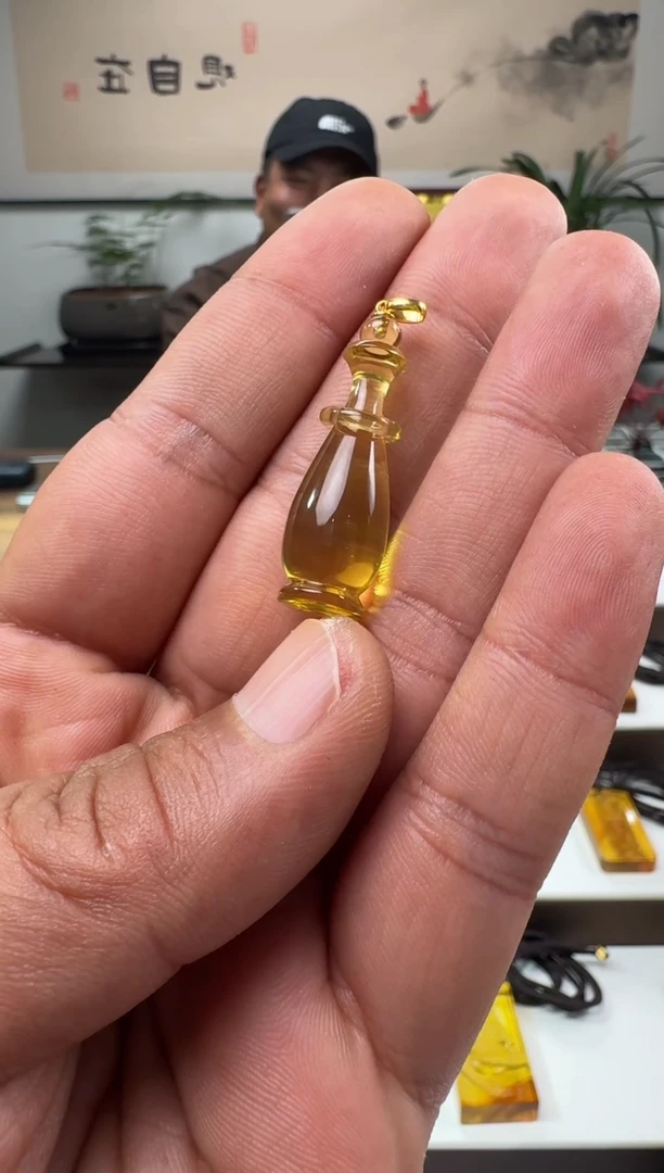 【闪购商品】琥珀颈饰未镶嵌缅甸琥珀净瓶吊坠