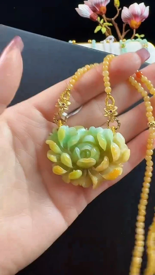 颈饰未镶嵌翡翠花牌