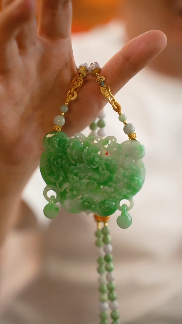 翡翠未镶嵌颈饰24小时内发货质保A货