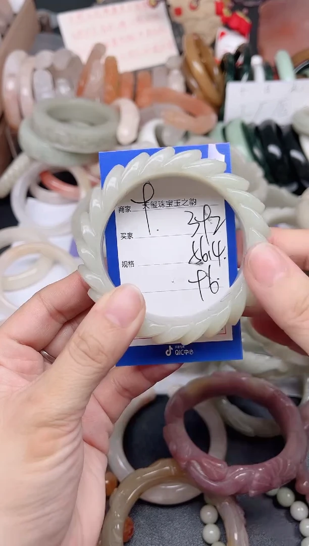 未镶嵌手镯石英质玉392