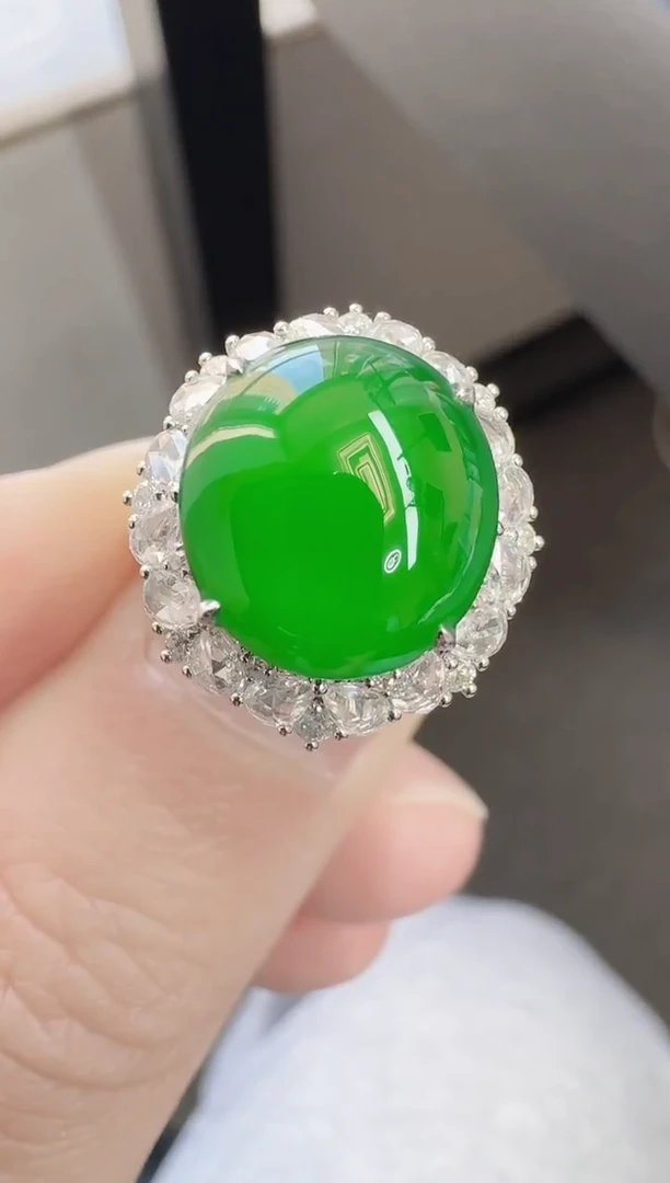 18K金镶嵌戒指翡翠张*妈寄售回流，24小时鉴赏期