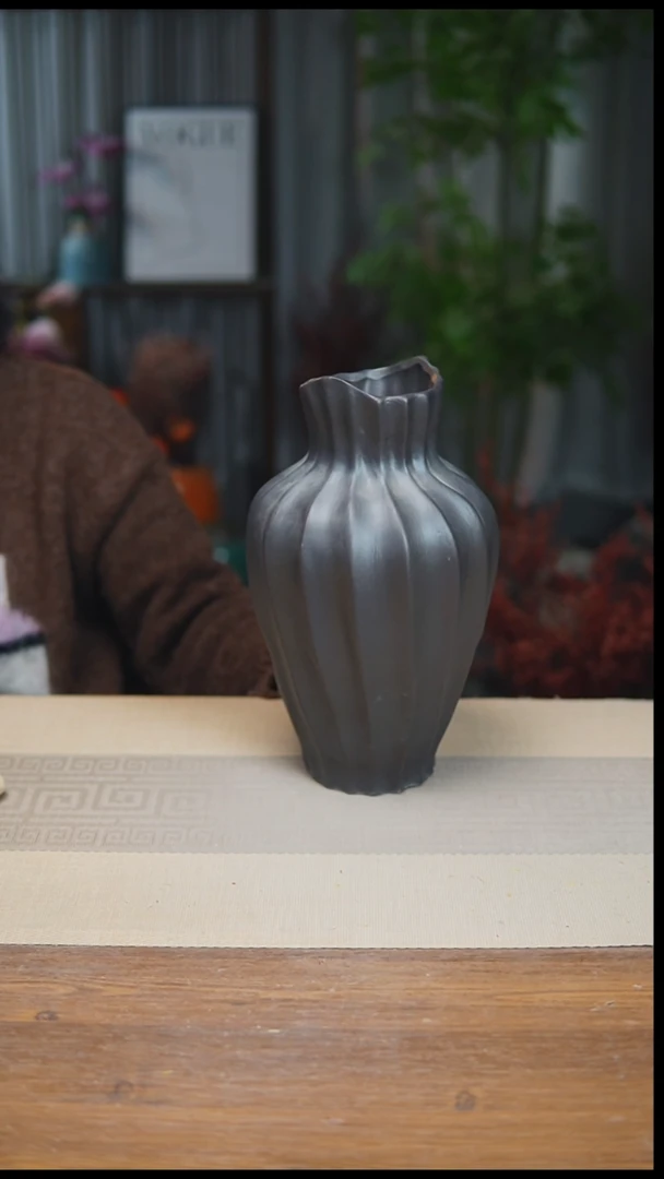 异形花器黑色高南瓜