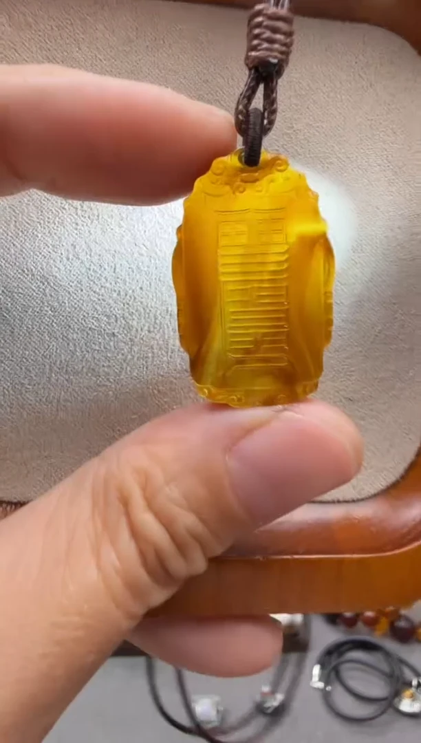 未镶嵌颈饰琥珀增长智慧吊坠