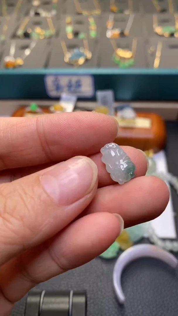 颈饰未镶嵌翡翠净货40498