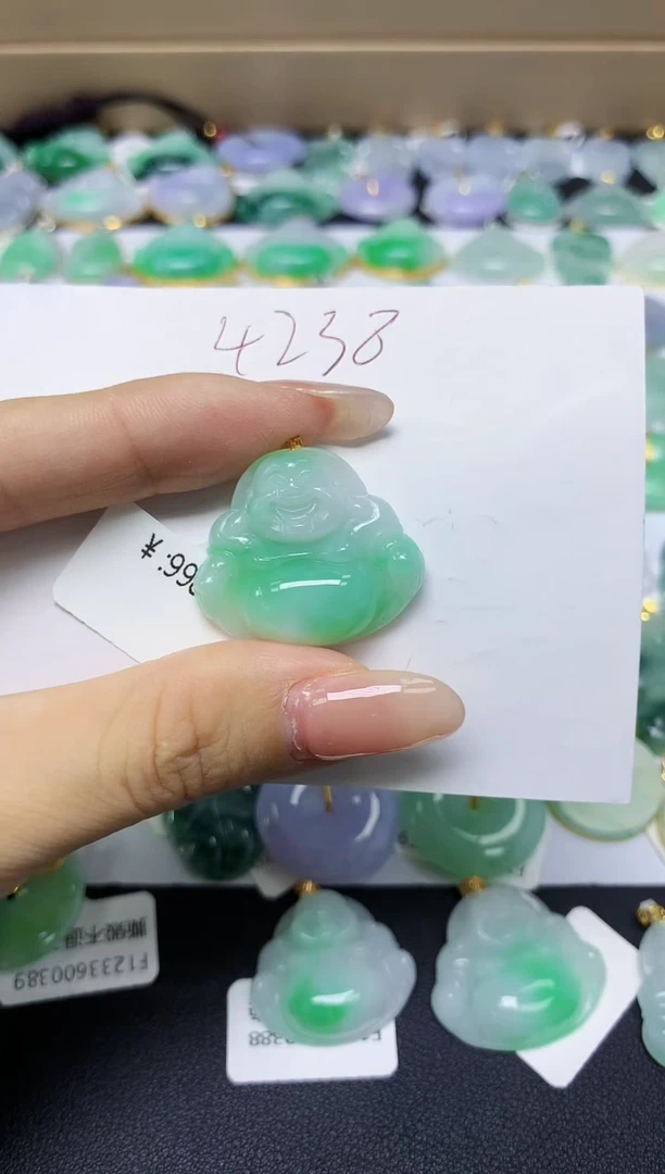 翡翠18K金镶嵌颈饰 天然缅甸翡翠A货