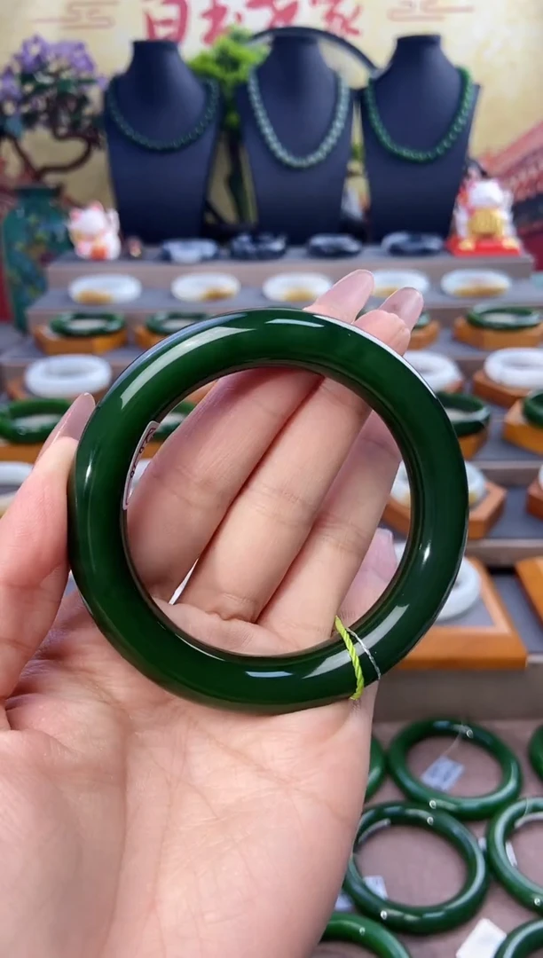 未镶嵌手镯和田玉高端收藏级碧玉手镯56.9