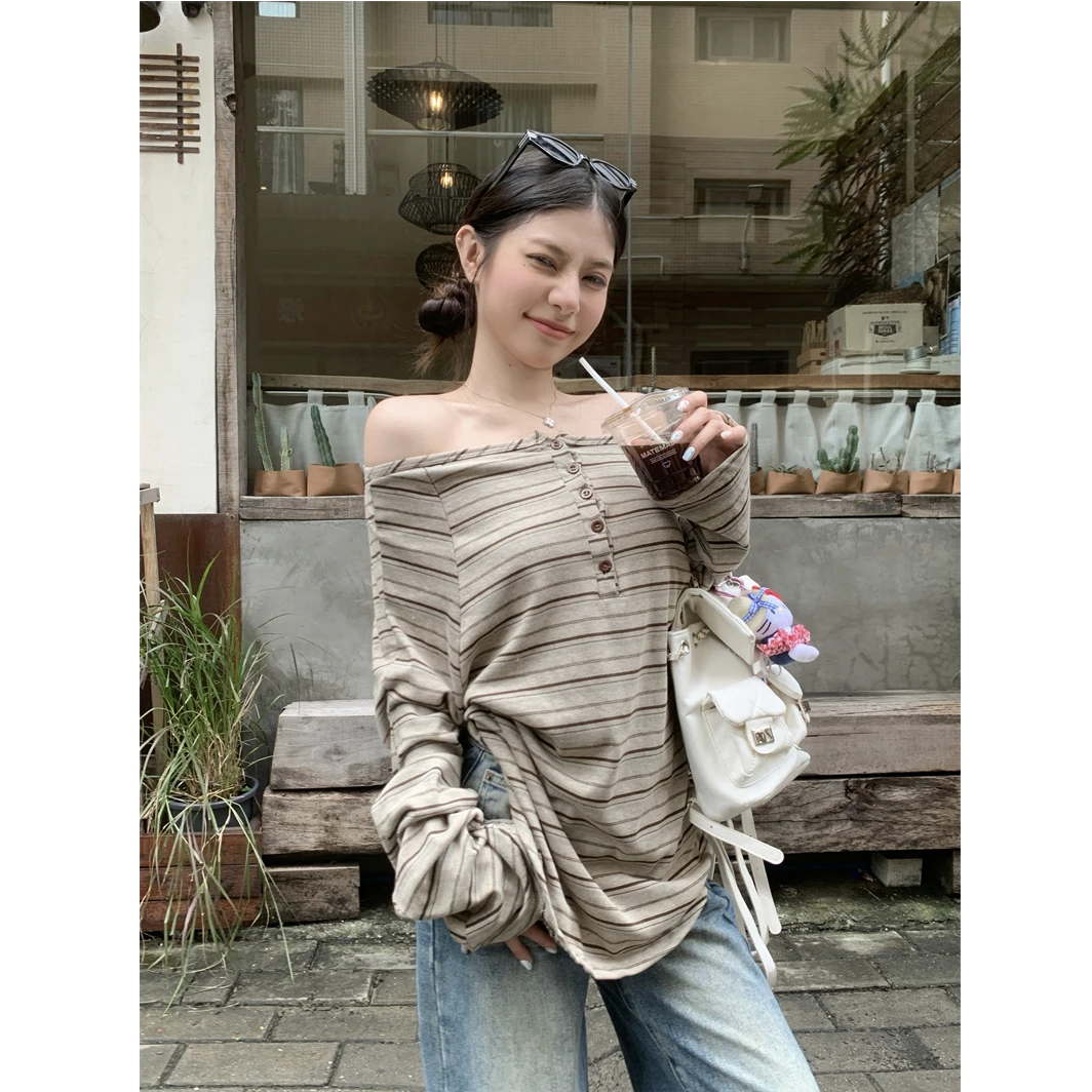 新款条纹露肩长袖显瘦宽松T恤设计感一字肩上衣
