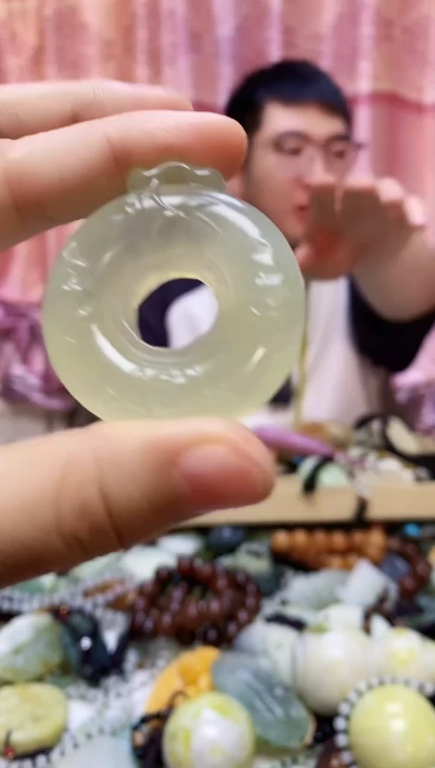 未镶嵌蛇纹石玉挂件