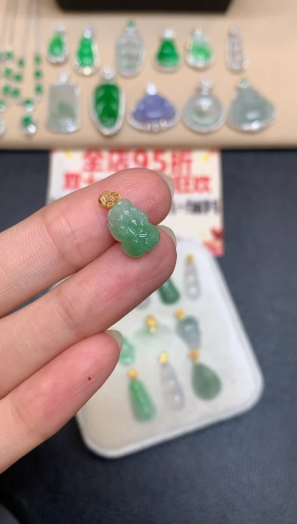 颈饰18K金镶嵌翡翠貔貅【无服务费